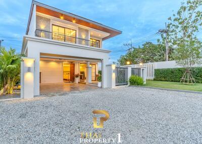 Exclusive Pool Villa Project On The Top Of  Golden Location In Pattaya