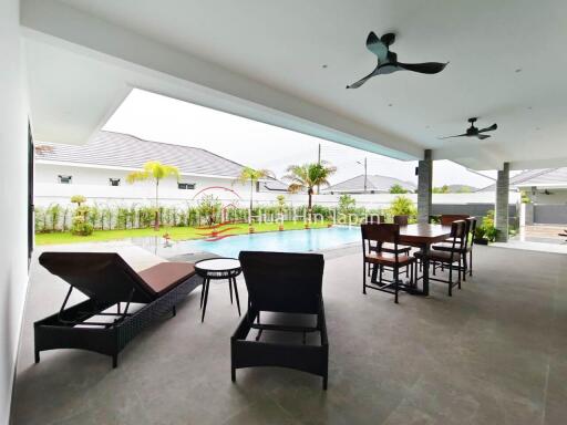 Brand New 3-Bedroom Pool Villa near Black Mountain Golf