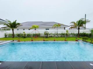 Brand New 3-Bedroom Pool Villa near Black Mountain Golf