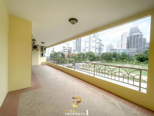 Upgraded 2 Bedroom Unit At Nordic Park Hill - Patamnak Soi 4