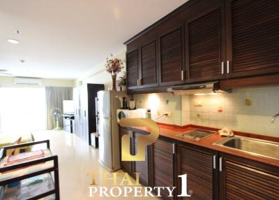 View Talay 6, 153 sq. m., 10th fl front corner unit, Sea View Pattaya