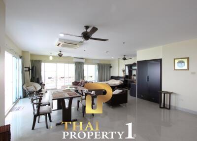 View Talay 6, 153 sq. m., 10th fl front corner unit, Sea View Pattaya