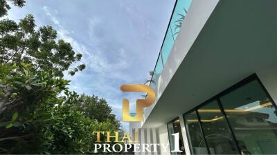 New Modern 4 Bedroom Pool Villa In Jomtien