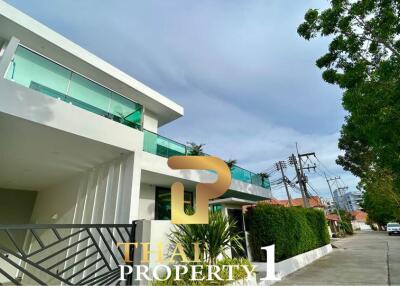 New Modern 4 Bedroom Pool Villa In Jomtien