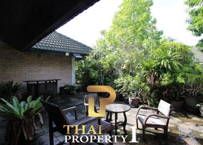 Town House, 3 Bed, 440 sq. m., 250 m from the beach Baan Amphur