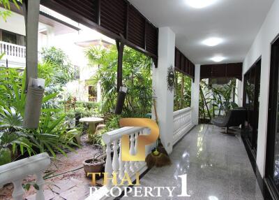 Town House, 3 Bed, 440 sq. m., 250 m from the beach Baan Amphur