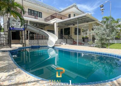 Centrally Located Large 2-Storey 5 Bedroom Pool Villa At Grand Hill