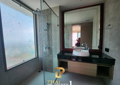 Pattaya Side - New 2 Bed Condo With Jacuzzi At The Riviera Ocean Drive