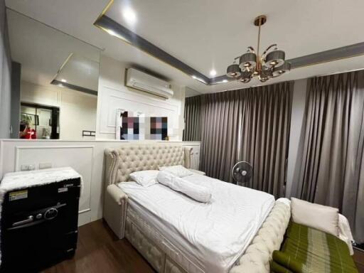 Elegant and modern bedroom with a luxurious bed and stylish decor