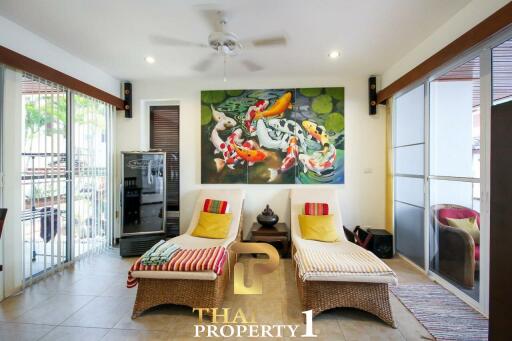 Large 2 storey Pool Villa centrally located Hua Hin South