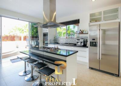 Large 2 storey Pool Villa centrally located Hua Hin South