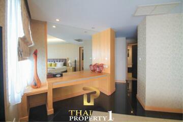 Panoramic Sea View Large 3 Bed Unit At La Royal Beach - Na Jomtien