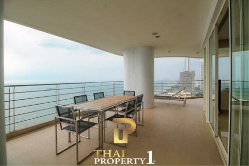 Panoramic Sea View Large 3 Bed Unit At La Royal Beach - Na Jomtien