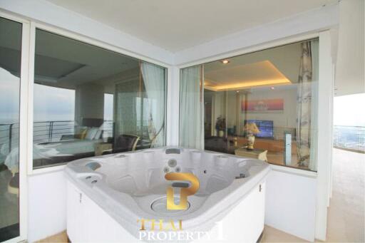 Panoramic Sea View Large 3 Bed Unit At La Royal Beach - Na Jomtien