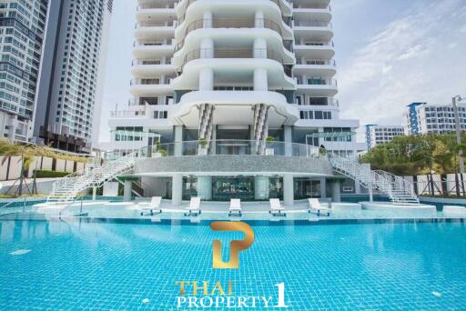 Modern 2 Bedroom Condo La Royale Beach - Na Jomtien