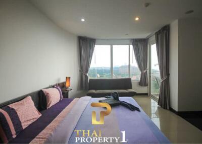 Modern 2 Bedroom Condo La Royale Beach - Na Jomtien