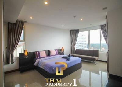 Modern 2 Bedroom Condo La Royale Beach - Na Jomtien