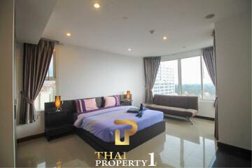 Modern 2 Bedroom Condo La Royale Beach - Na Jomtien