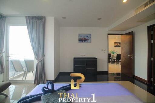 Modern 2 Bedroom Condo La Royale Beach - Na Jomtien