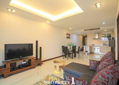 Modern 2 Bedroom Condo La Royale Beach - Na Jomtien