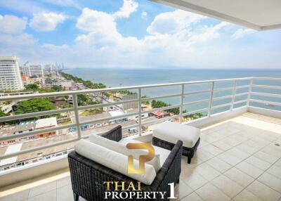 Fantastic Jomtien Beach Road And Ocean View - Corner Unit at VT 7