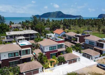 4 Bedroom Beach Villa For Sale - Dolphin Bay