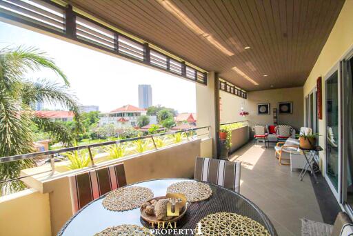 Large Modern 2 Bed Unit For Sale At VN Residence 2 - Pratamnak Soi 5