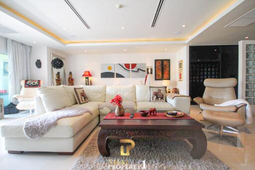 Large Modern 2 Bed Unit For Sale At VN Residence 2 - Pratamnak Soi 5