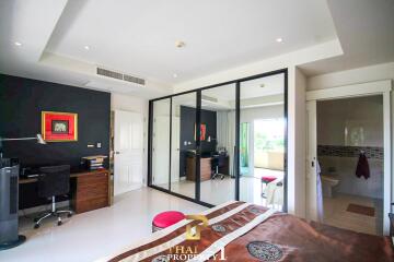 Large Modern 2 Bed Unit For Sale At VN Residence 2 - Pratamnak Soi 5