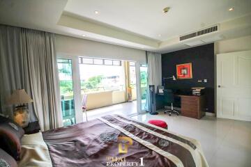 Large Modern 2 Bed Unit For Sale At VN Residence 2 - Pratamnak Soi 5