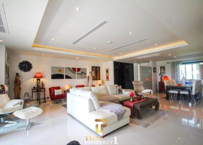 Large Modern 2 Bed Unit For Sale At VN Residence 2 - Pratamnak Soi 5