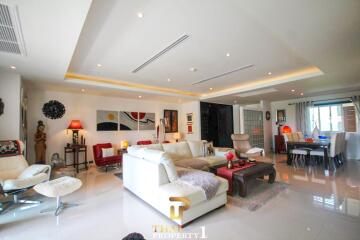 Large Modern 2 Bed Unit For Sale At VN Residence 2 - Pratamnak Soi 5