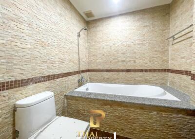 Direct Pool Access - Large Studio Unit At The Beach palace - Cha Am