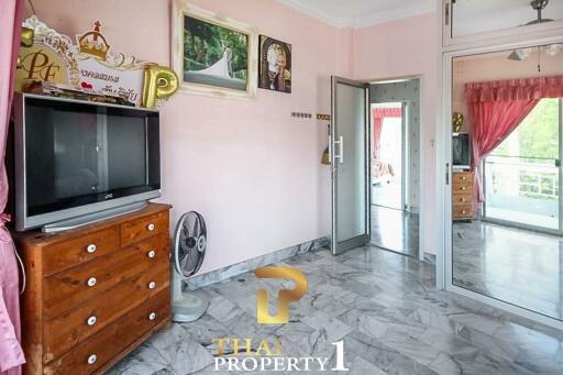 Great Deal! House with cafe  for sale in Bangsaray