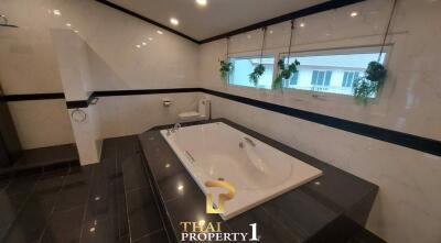 Newly renovated 3 bed pool villa Pattaya