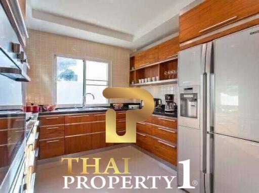 Large 5 Bedroom Pool Villa In Central Jomtien - ONLY 800 Meter To Beach