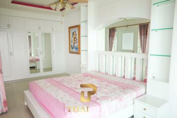 Sea view - Corner one bedroom unit for sale at View Talay 7