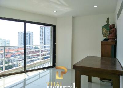 Great Value - Partially Renovated - Foreign Name Owned 3-4 Bed Unit - View Talay 2