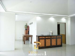 Great Value - Partially Renovated - Foreign Name Owned 3-4 Bed Unit - View Talay 2