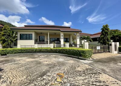 Location, location, Hua Hin Horizon - Immaculate 3 Bedroom Villa