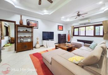 **Recently Remodeled** Spacious 3 Bedroom Pool Villa off Pala U road, Close to Downtown