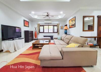 **Recently Remodeled** Spacious 3 Bedroom Pool Villa off Pala U road, Close to Downtown