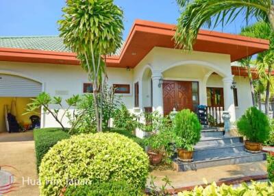 A Large 3 Bedroom Pool Villa with Beautiful Tropical Garden near Khao Tao Beach