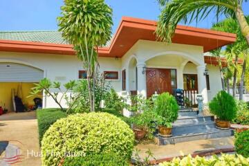 A Large 3 Bedroom Pool Villa with Beautiful Tropical Garden near Khao Tao Beach