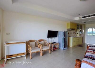 Studio unit with great sea view at Jamchuree condo