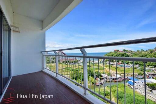 Studio unit with great sea view at Jamchuree condo