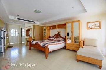 Studio unit with great sea view at Jamchuree condo