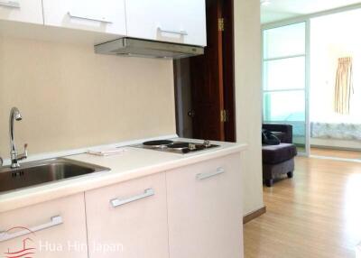 Good size studio unit in Baan Klan condominium in town centre