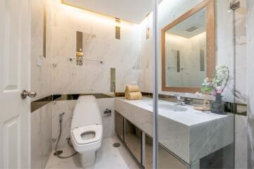 Modern bathroom with marble finishes and a large mirror