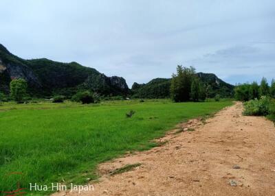 5.5 Rai Land in Samroiyod with Stunning Mountain View